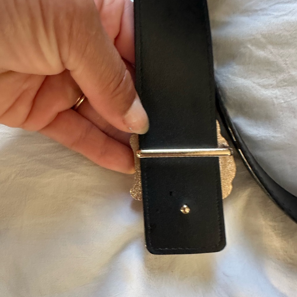 Versace-Inspired Black Leather Belt with Gold Medusa Buckle - Picture 4 of 8